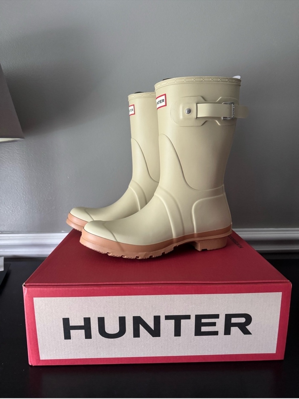 Hunter Short Rain Boot Gravel/Biscuit Size 11 • New in Box - Picture 2 of 8